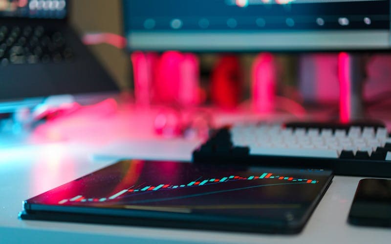 Modern dijital çalışma alanı ve grafikler